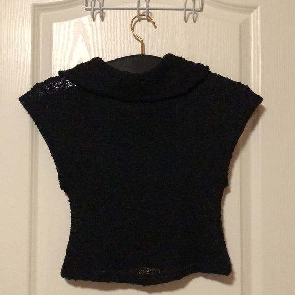 Black Cowl-neck Sleeveless Crochet Top - Picture 2 of 4